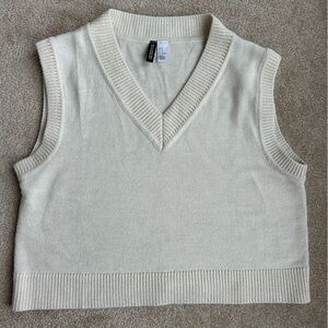 Women’s H&M Divided Cream Sleeveless Sweater Vest size Medium